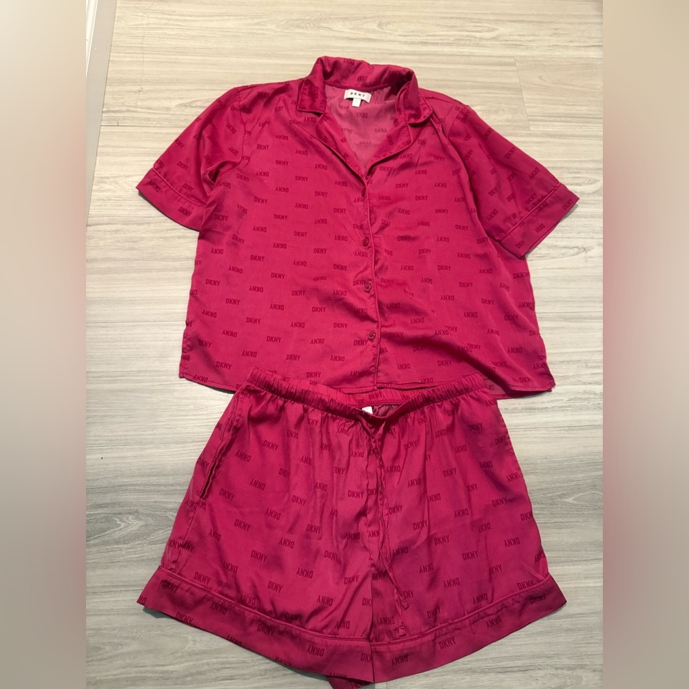 Women Small DKNY hot pink monogram-print short-sleeve pajama set
